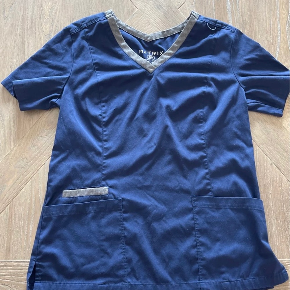 Matrix scrub top